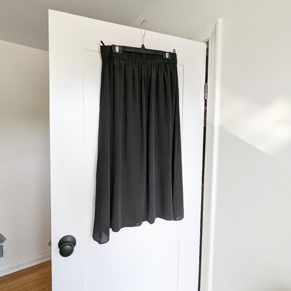 Aritzia T.Babaton Silk Midi Skirt  |  Size M - Picture 4 of 8